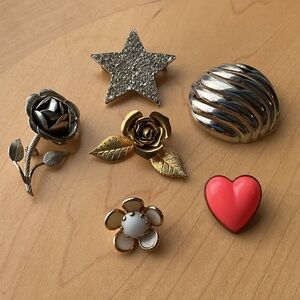 Assorted Brooch Set